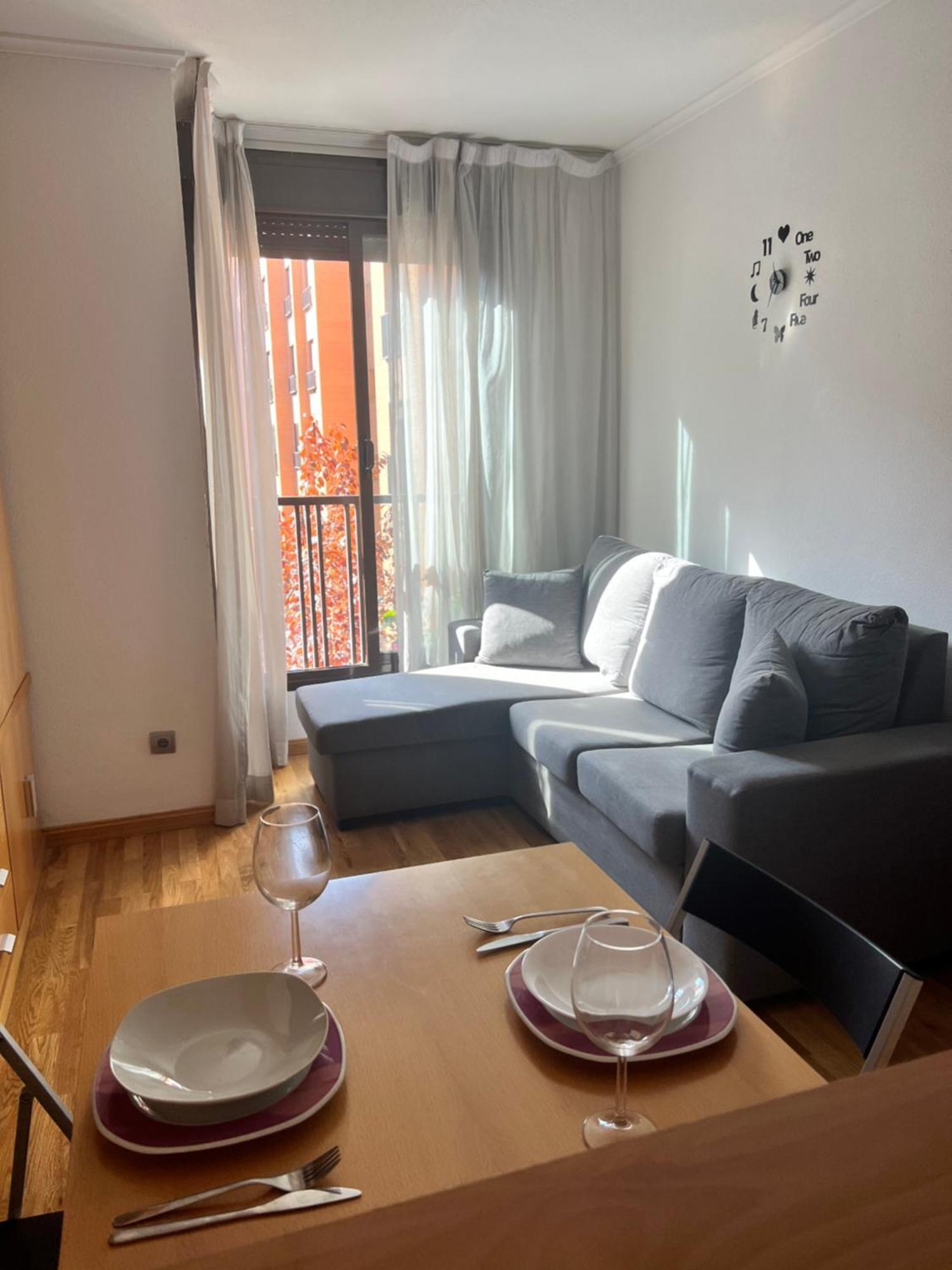 Samaniego Suite, Airport, Ifema Turistico Madrid Exterior photo